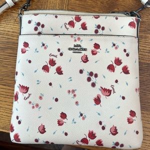 Coach Kitt Messenger Crossbody With Tulip Meadow Print